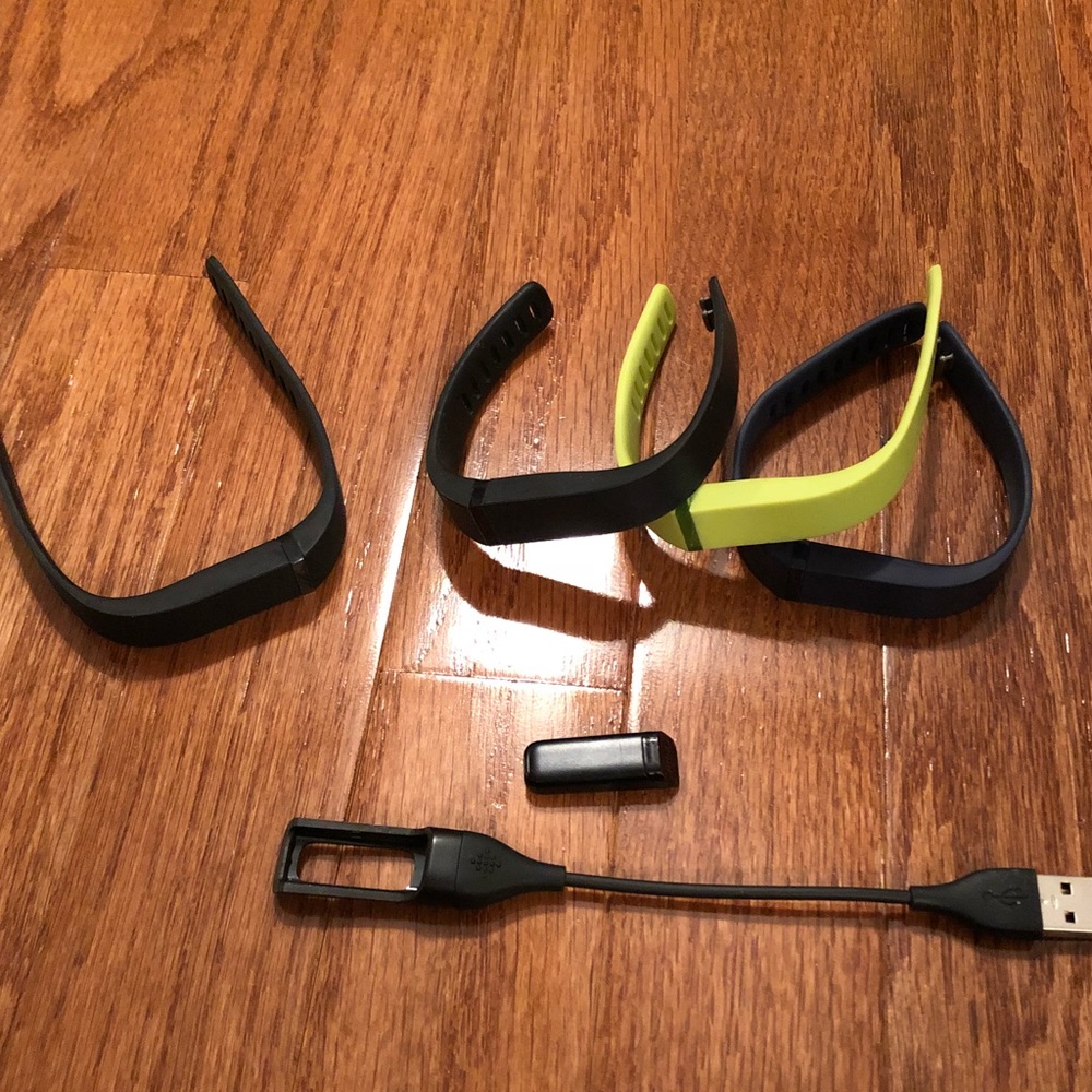 Fitbit flex, 4 bands, and charger